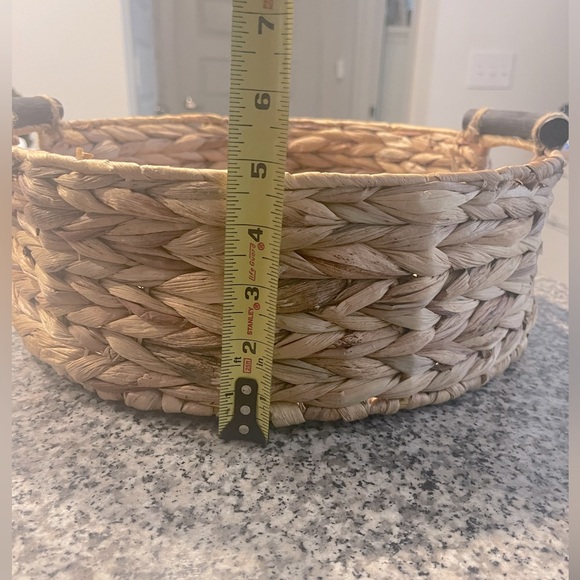 Wicker table basket - Picture 2 of 5